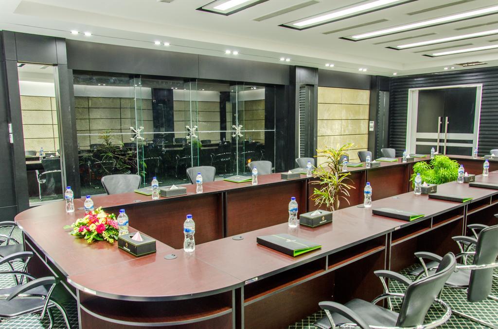 Executive Inn Dhaka Bagian luar foto