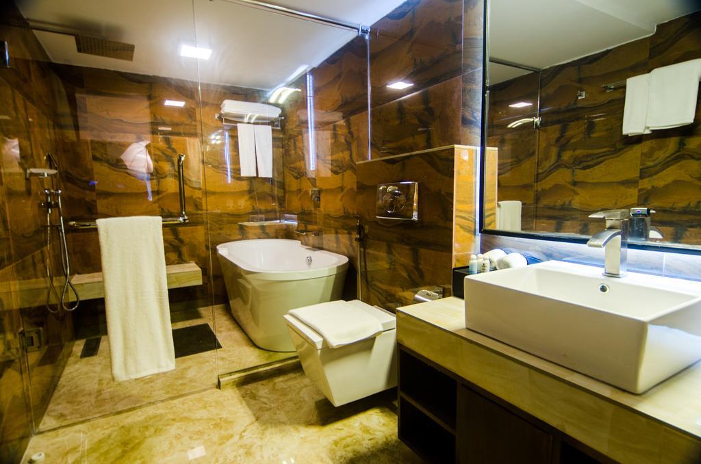 Executive Inn Dhaka Bagian luar foto