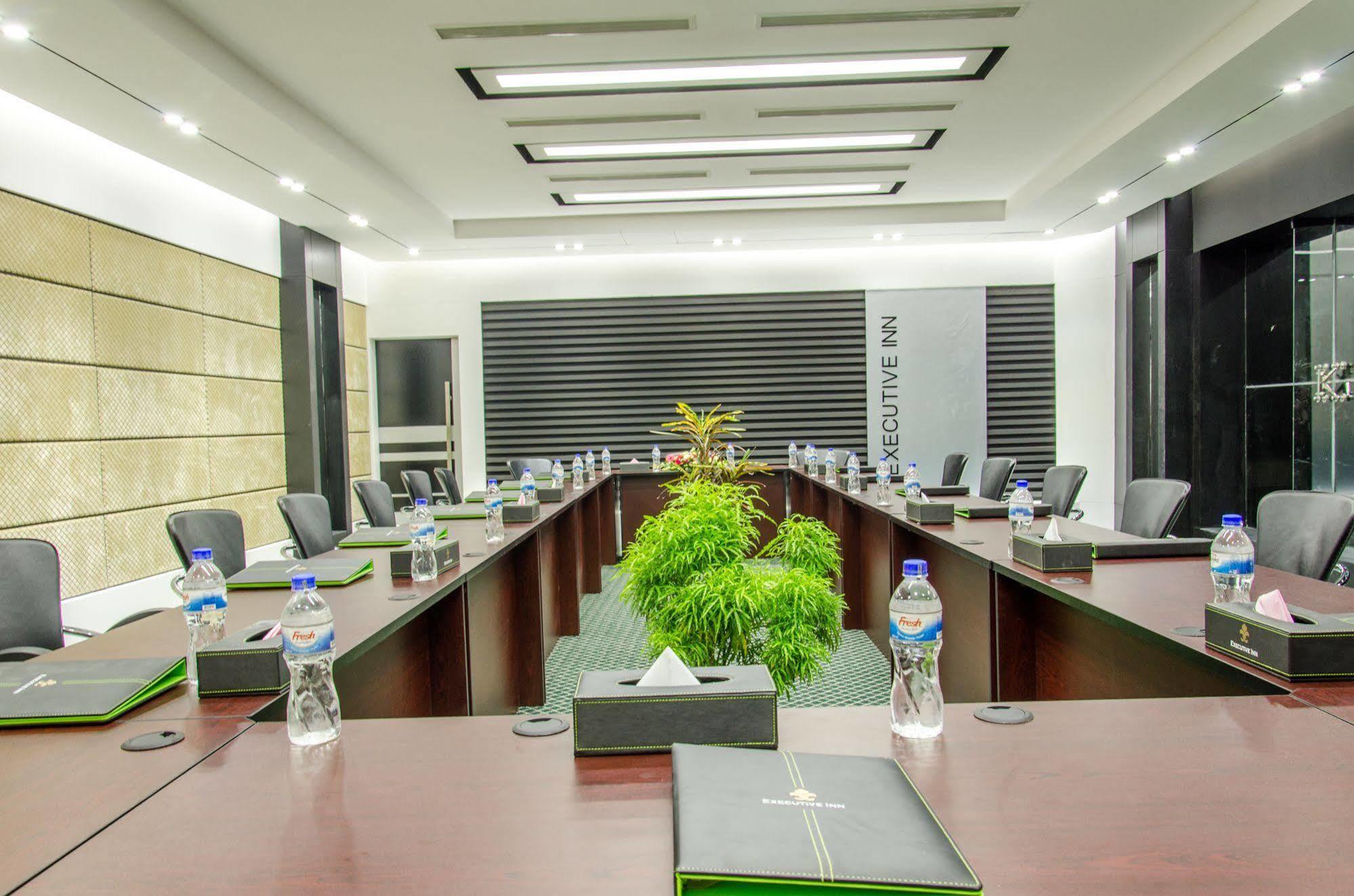 Executive Inn Dhaka Bagian luar foto