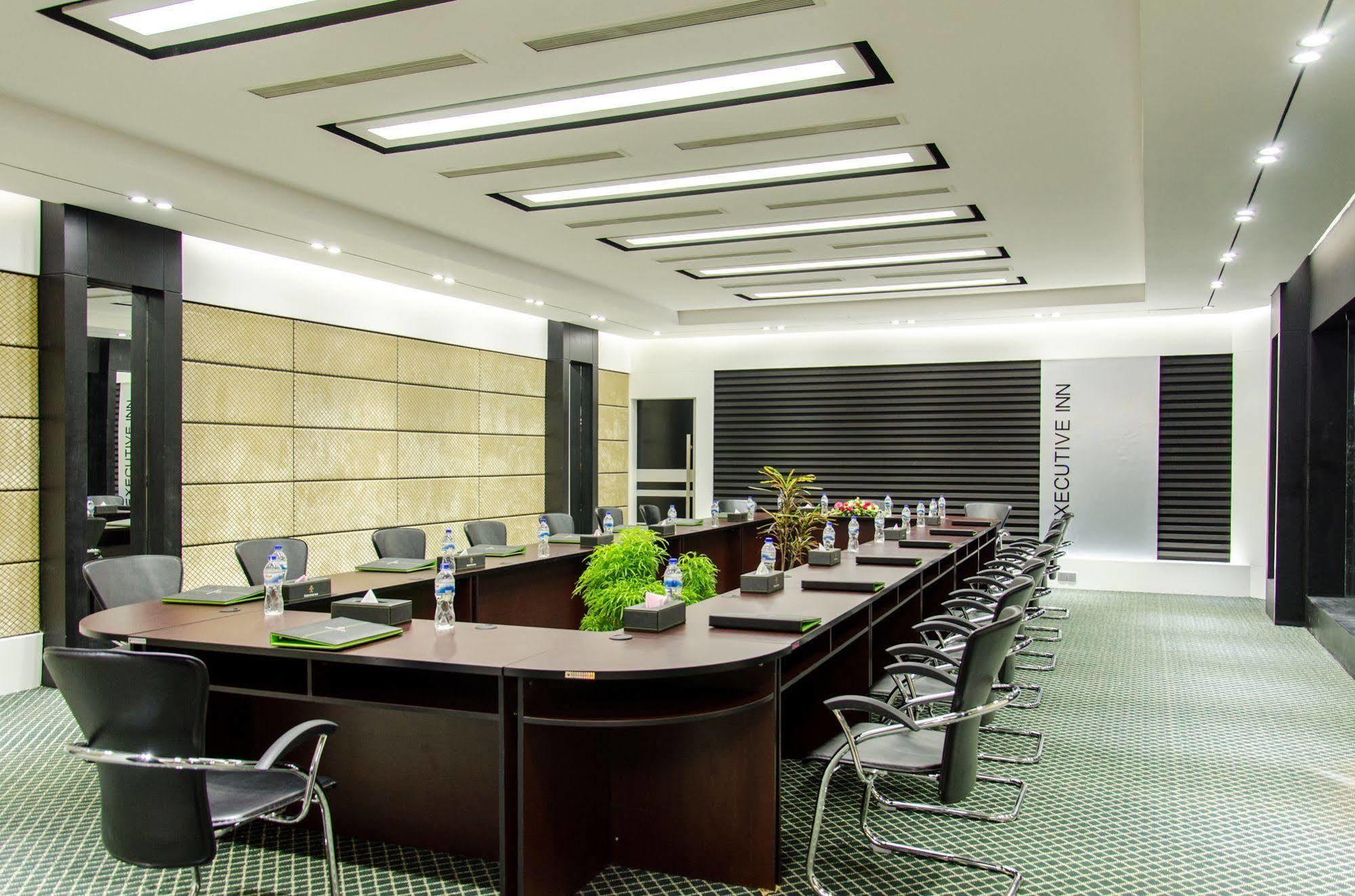 Executive Inn Dhaka Bagian luar foto